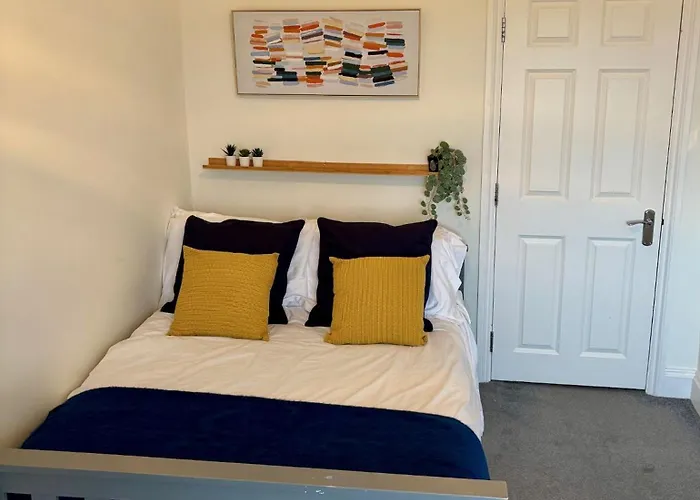 Dracula Seafront, Dog-Friendly Apartment With On-Street Parking